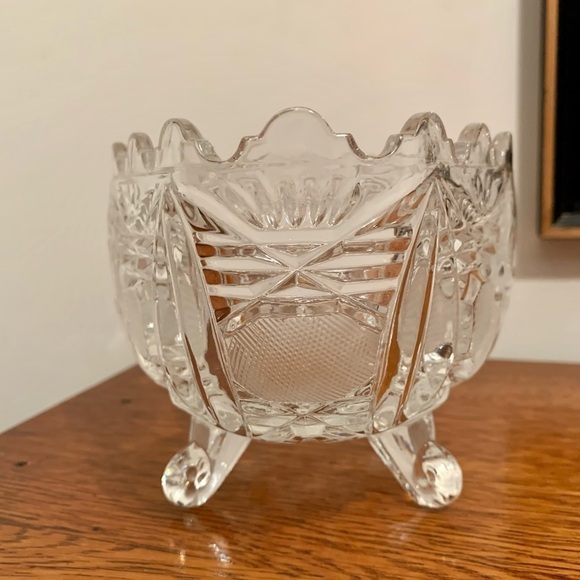 Vintage Four Footed Cut Crystal Flower Daisy Primrose Scalloped Edge Bowl - Picture 3 of 6